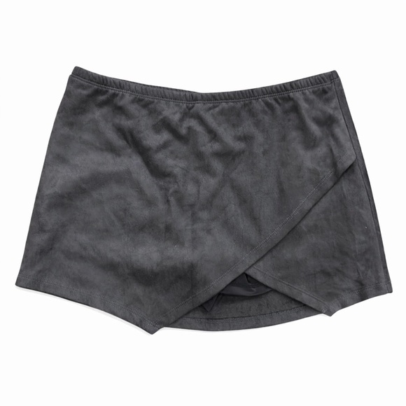 Olivaceous Pants - NEW WITH TAGS Charcoal grey faux suede skort